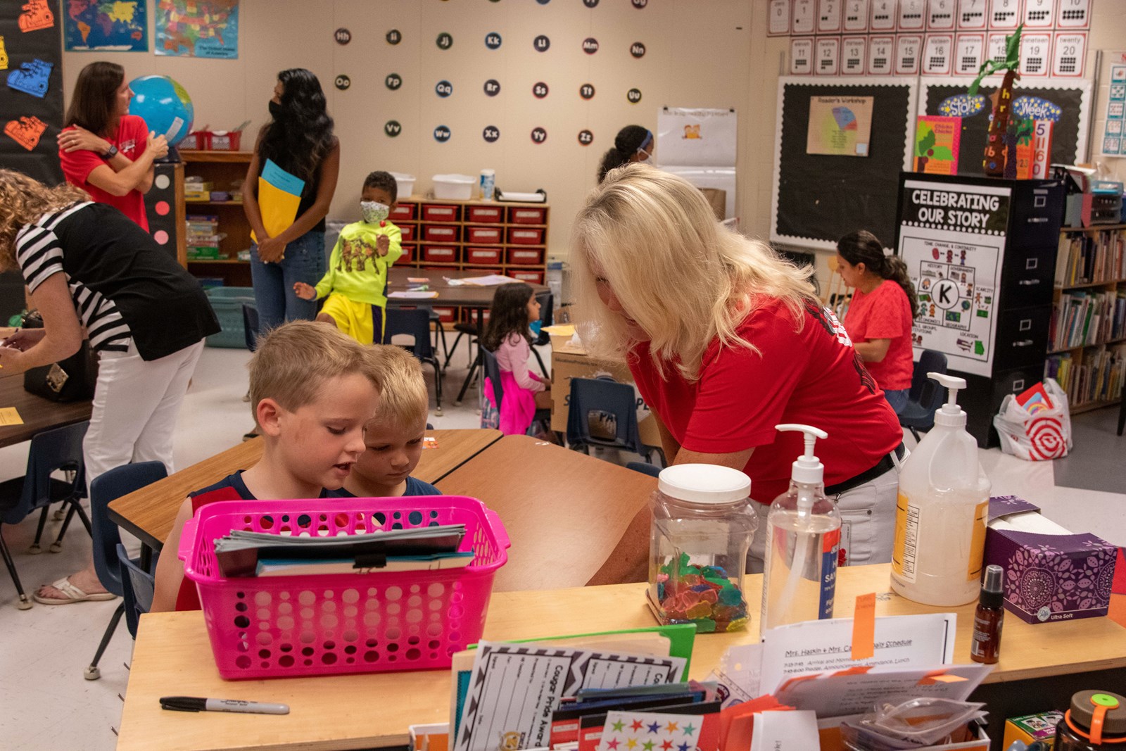 Kincaid students and parents take part in the kindergarten ride along and school sneak a peek event-171.jpg