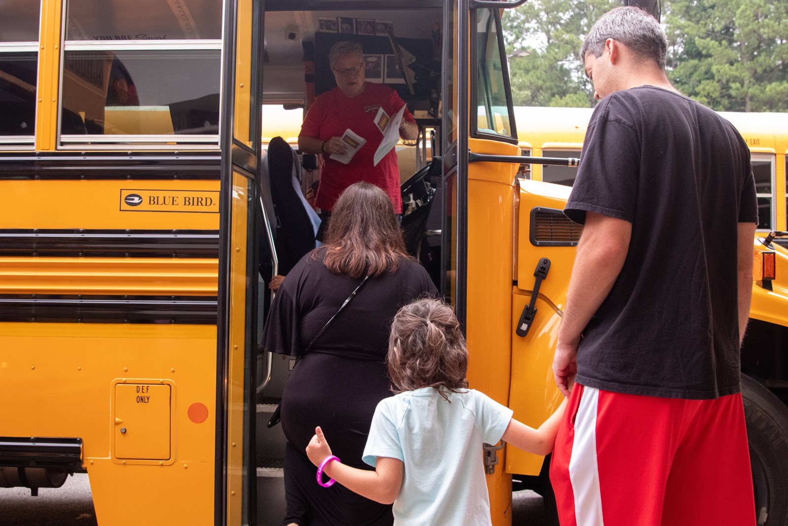 Kincaid students and parents take part in the kindergarten ride along and school sneak a peek event-176.jpg