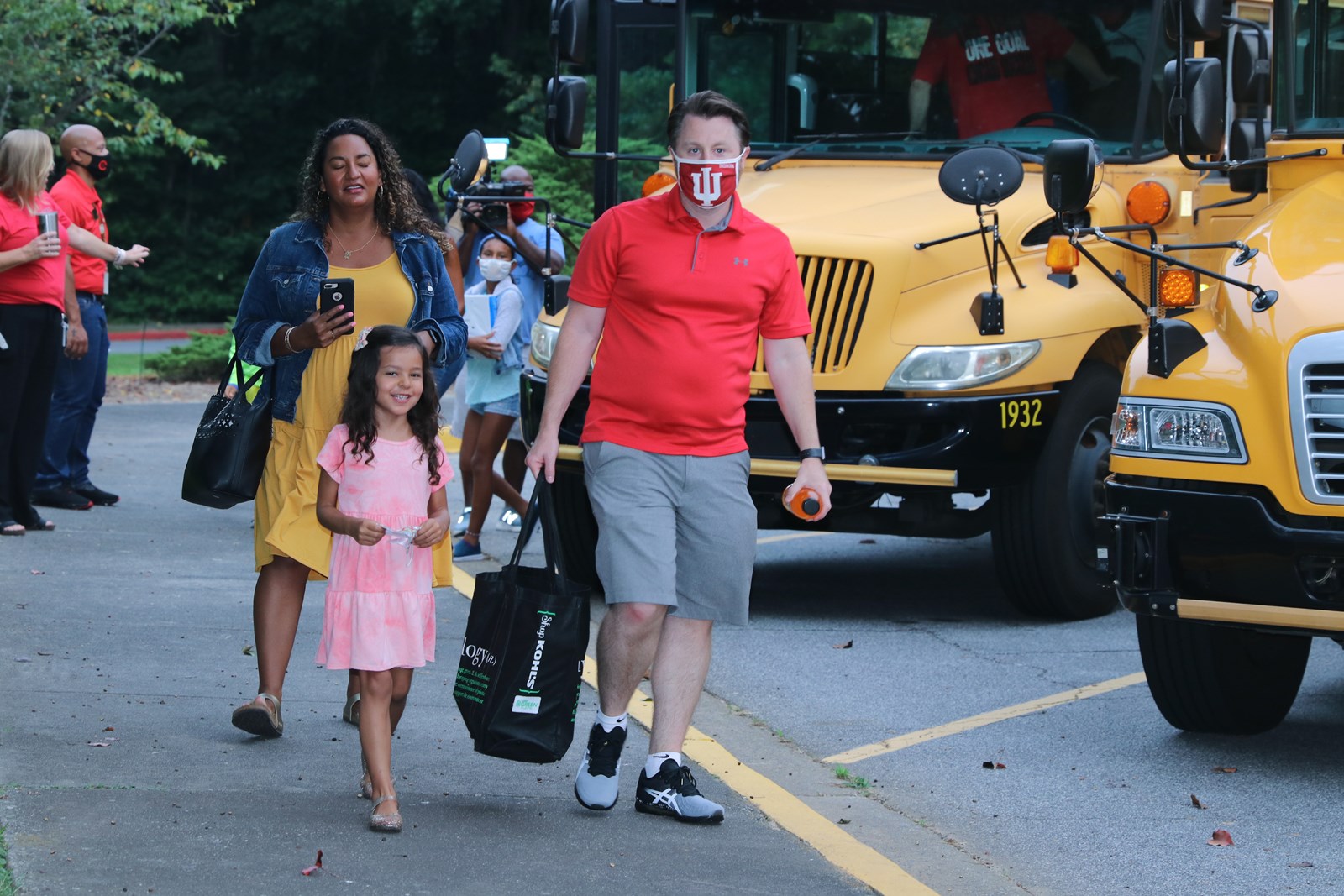 Kincaid students and parents take part in the kindergarten ride along and school sneak a peek event-21.jpg