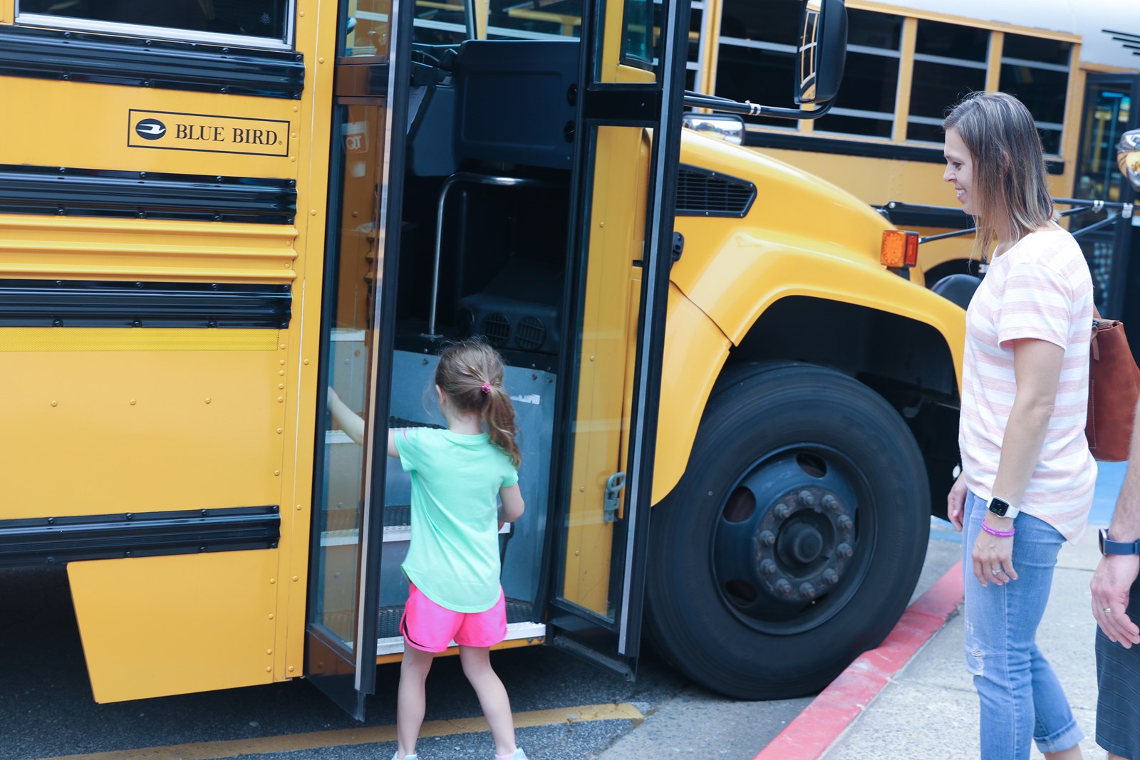 Kincaid students and parents take part in the kindergarten ride along and school sneak a peek event-48.jpg