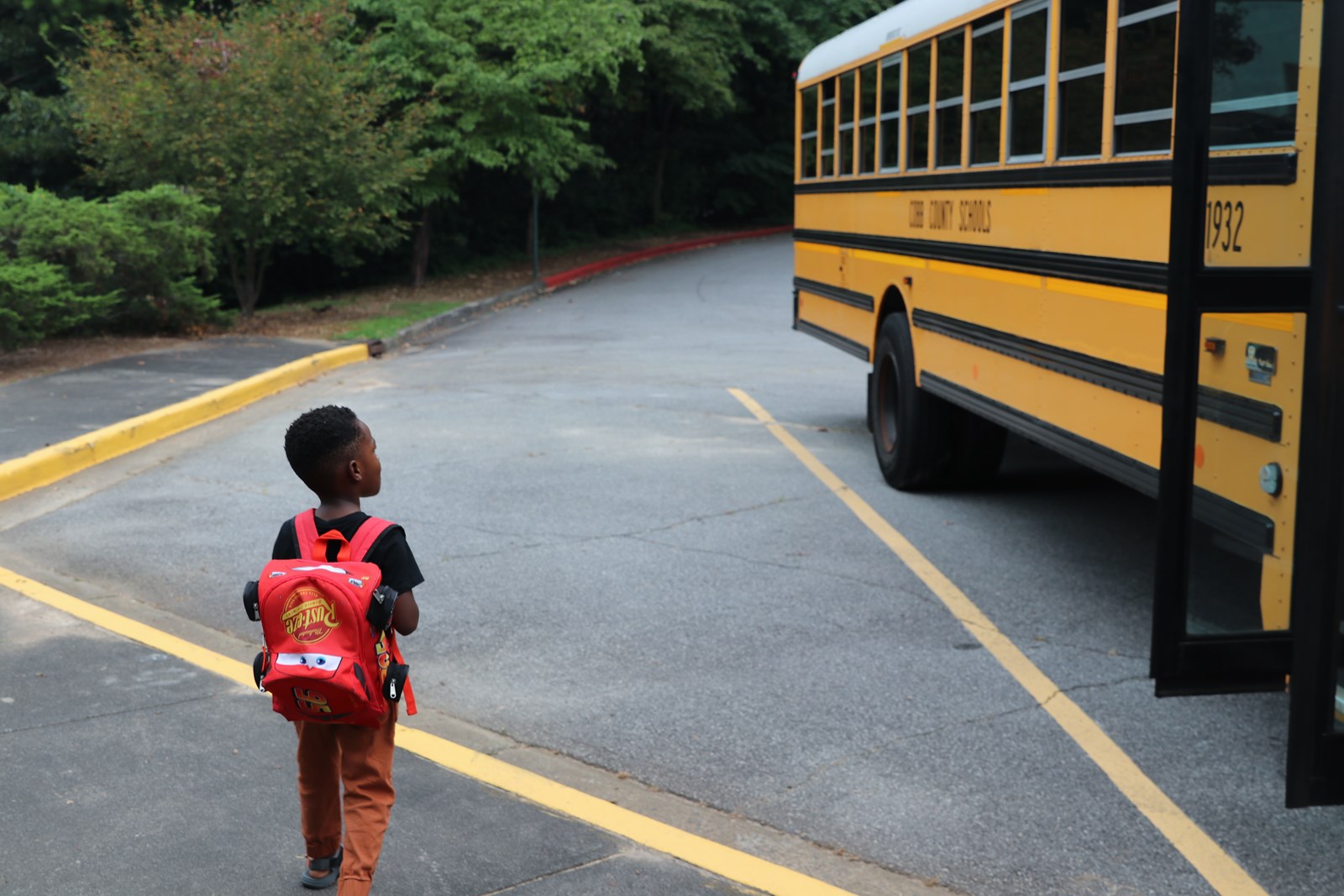 Kincaid students and parents take part in the kindergarten ride along and school sneak a peek event-54.jpg